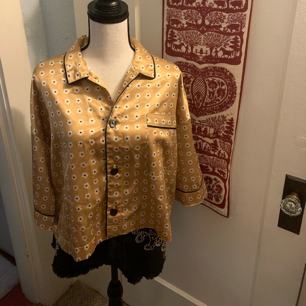 Silky Pajama Top w/ Flower Pattern